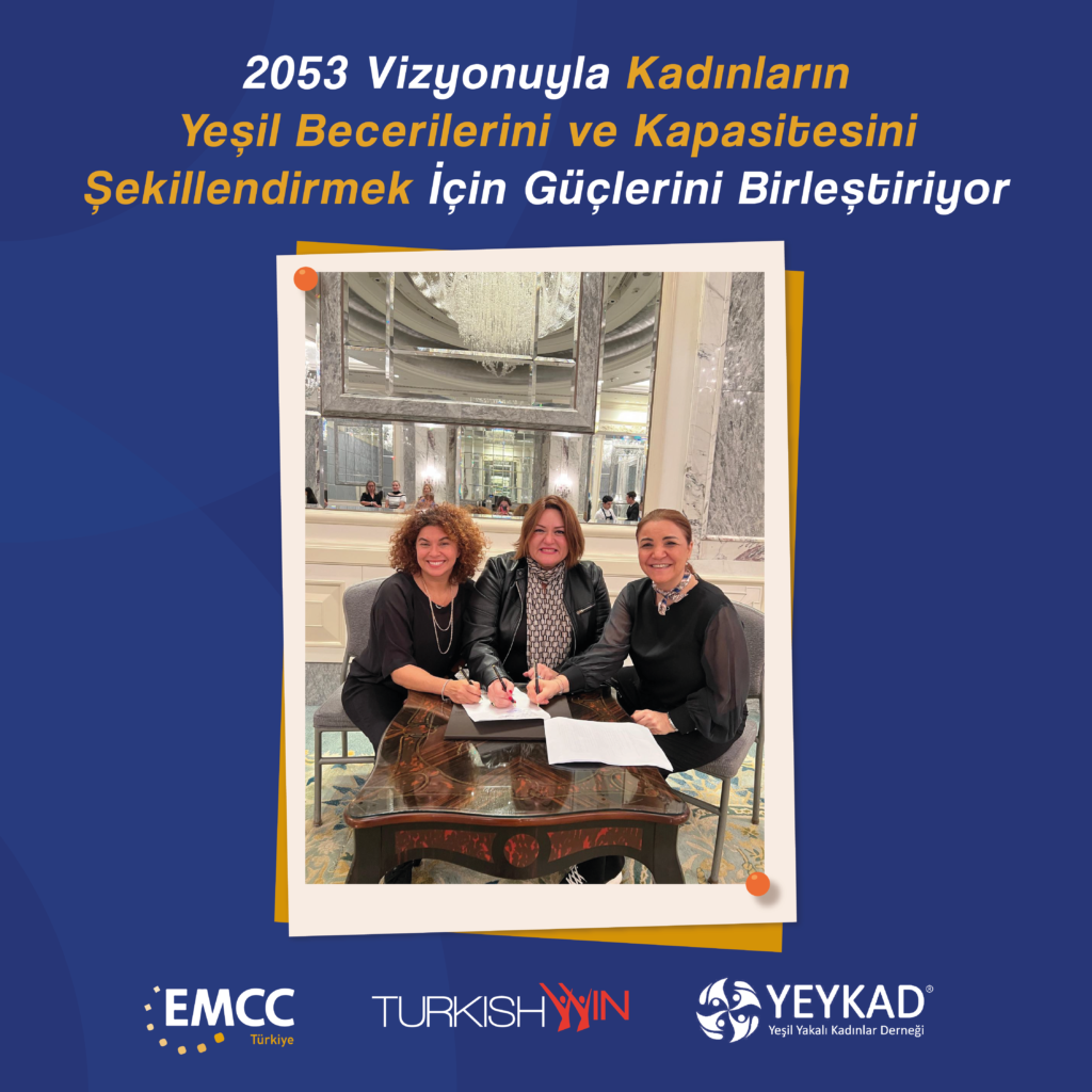 Sürdürülebilir Bir Gelecek İçin Güç Birliği: YEYKAD, EMCC Türkiye ve TurkishWIN, 2053 Vizyonuyla Kadınların Yeşil Becerilerini Şekillendiriyor

Türkiye’nin Net Zero yolculuğunda, kadınların yeşil ve dijital dönüşüm süreçlerindeki etkinliğini artırmak; mentorluk, yetkinlik geliştirme, uluslararası iş birlikleri ve istihdam fırsatları yoluyla enerji bağımsızlığı hedefini destekleyen, ölçülebilir sosyal ve ekonomik etki yaratan projeleri birlikte hayata geçirmek üzere güçlerimizi birleştirdik.

Yeşil Yakalı Kadınlar Derneği (YEYKAD), EMCC Türkiye ve TurkishWIN olarak imza attığımız bu stratejik iş birliği, her üç kurumun da benzersiz güçlü yönlerini ortak bir potada eritiyor:

TurkishWIN; yerel ve küresel ağları ile geniş ölçekli ekosistem mentorluk programlarındaki derin deneyimini,
EMCC Türkiye; uluslararası kabul görmüş koçluk ve mentorluk standartları ile akreditasyon yetkinliğini,
YEYKAD ise; karbon sıfır hedefi ve sürdürülebilir bir gelecek için yeşil beceriler, veri analizi ve enerji dönüşümüne yönelik kapasite geliştirme projelerindeki uzmanlığını bu vizyonun hizmetine sunuyor.
Ortak Hedefimiz: Sürdürülebilir Bir Gelecek İçin Güçlü Kadınlar
Oluşturduğumuz bu güç birliği çerçevesinde temel amaçlarımız şunlardır:
İhtiyaca yönelik özel eğitim, mentorluk ve koçluk programları tasarlamak,
Yeşil dönüşüm odaklı çalıştaylar, webinarlar ve sertifika modülleri geliştirmek,
AB fonları, IPA programları, kalkınma ajansları ve KSS hibeleri kapsamında ortak projeler üreterek kaynak yaratmak.

Bu iş birliğiyle; enerji, sürdürülebilirlik ve teknoloji ekosistemlerinde kadınların rolünü, becerilerini ve görünürlüğünü artırmayı; onları 2053 vizyonu doğrultusunda geleceğin liderleri olarak konumlandırmayı hedefliyoruz.